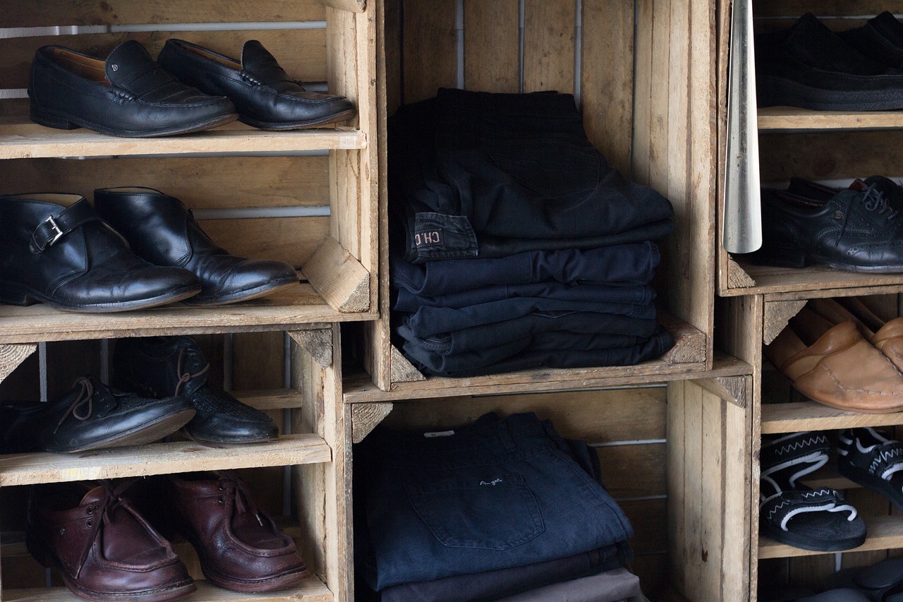 Inexpensive Upcycling: DIY Shoe Box Shelves